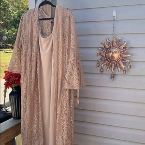 This elegant dress is fully lined and stunning!